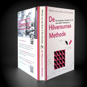 Dummy van het boek, staand.